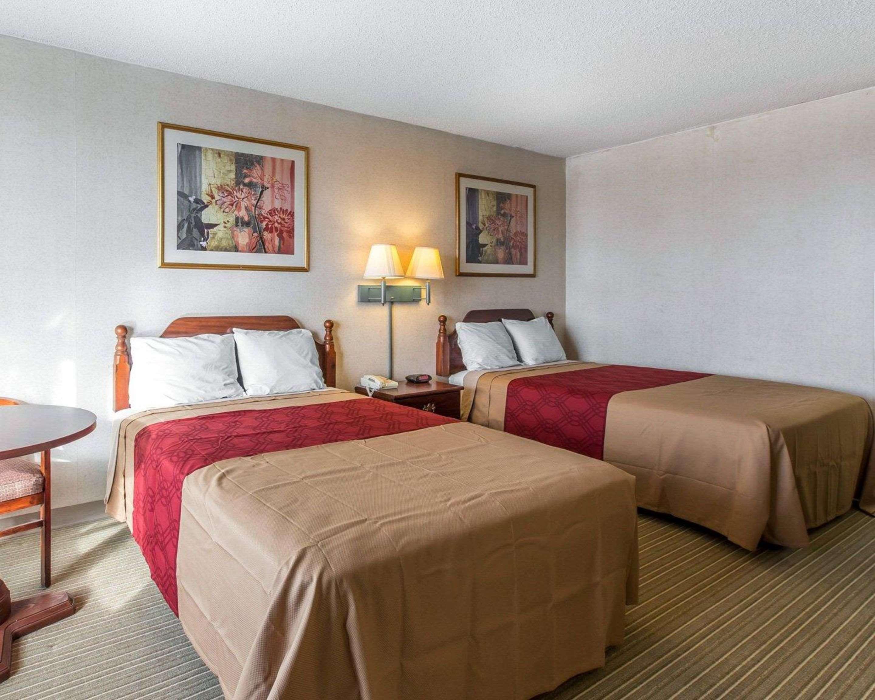 Econo Lodge Calhoun Kültér fotó