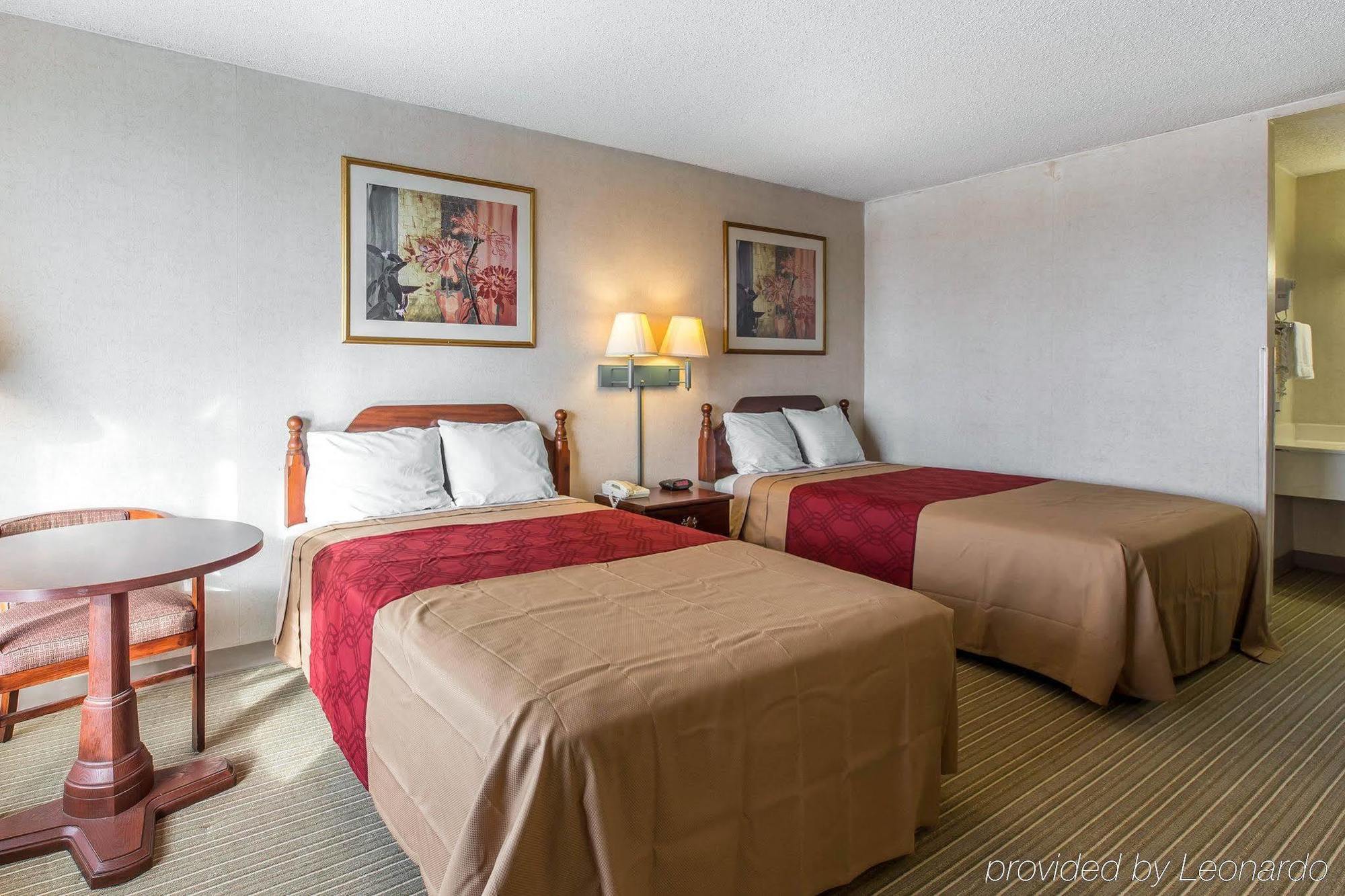 Econo Lodge Calhoun Kültér fotó
